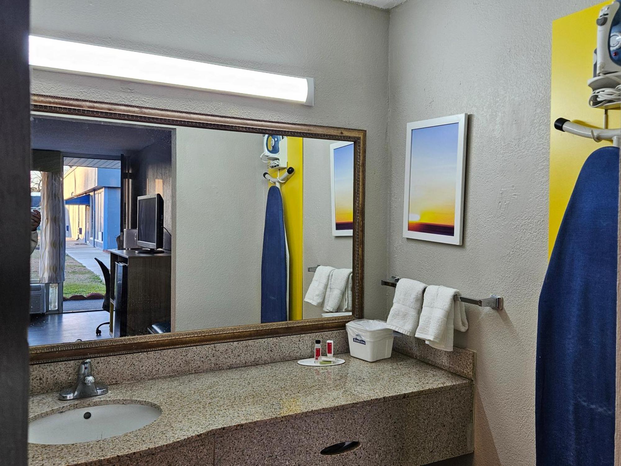 Days Inn By Wyndham Washington Dış mekan fotoğraf
