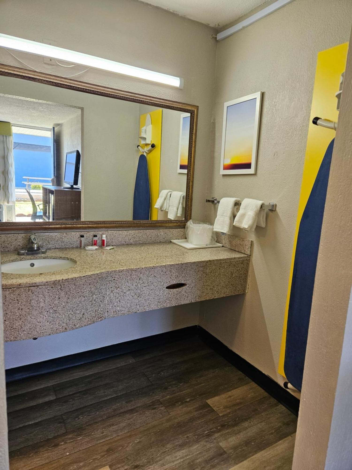 Days Inn By Wyndham Washington Dış mekan fotoğraf